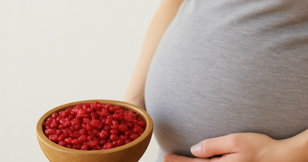 خطر یا درمان؟ 7 حقیقت درباره زرشک در بارداری که باید بدانید